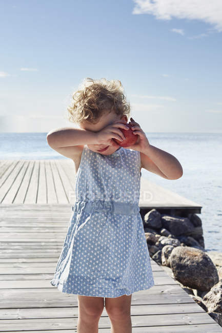 Portrait of female toddler with red apple, Utvalnas, Gavle, Sweden — Stock Photo
