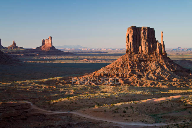 Paisaje del monumento Valle Parque Tribal Navajo - foto de stock