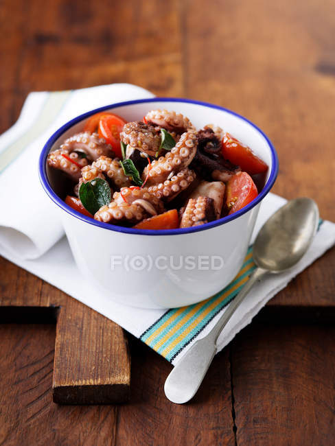 Octopus with tomatoes and chillies — Stock Photo