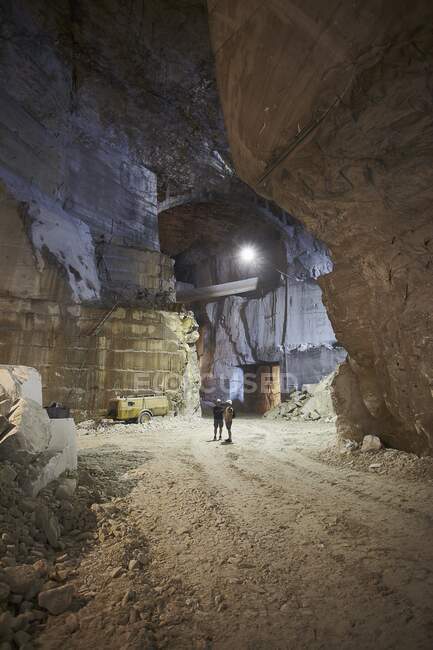 Lavoratori in una cava di marmo — Foto stock