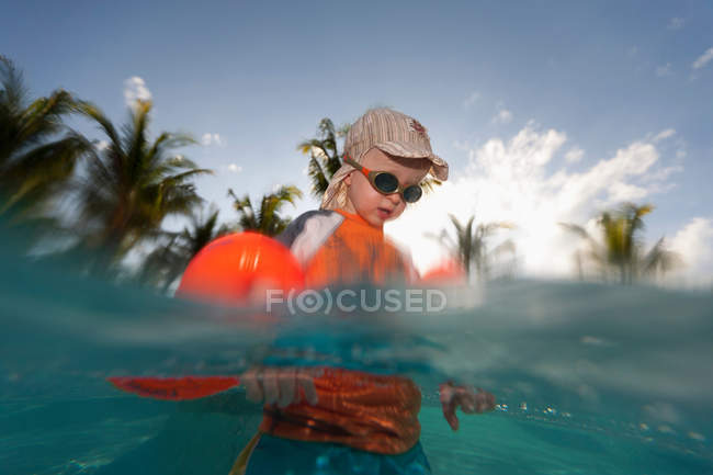 Toddler boy playing in water outdoors — Stock Photo