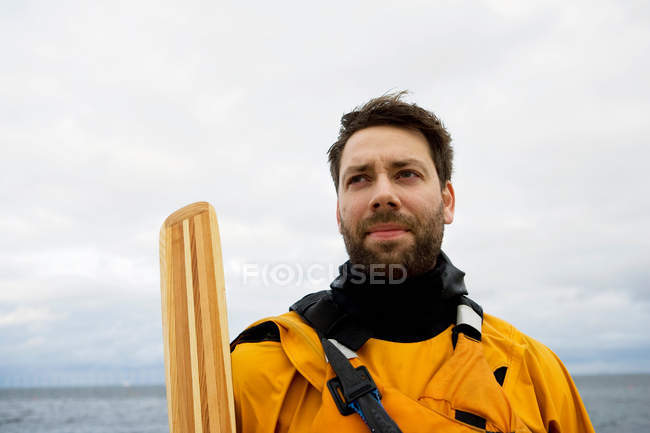 Portrait of kayaker standing against see — Stock Photo