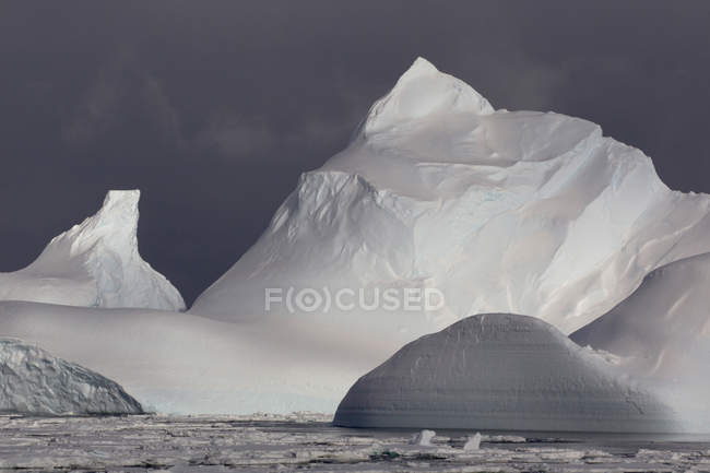 Iceberg nell'Oceano meridionale — Foto stock