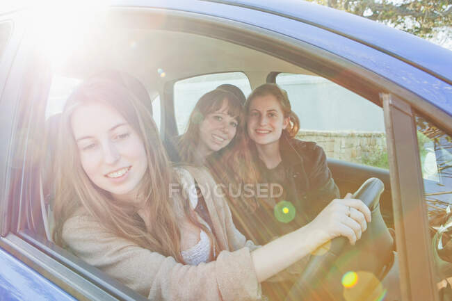 Teenage girls riding in car together — Stock Photo