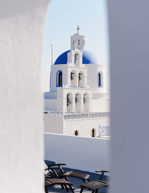 Vue lointaine de l'église, Oia, Santorin, Grèce — Photo de stock