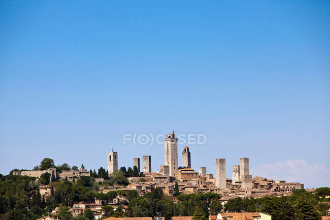 Buildings and towers on hillside in rural landscape — Stock Photo