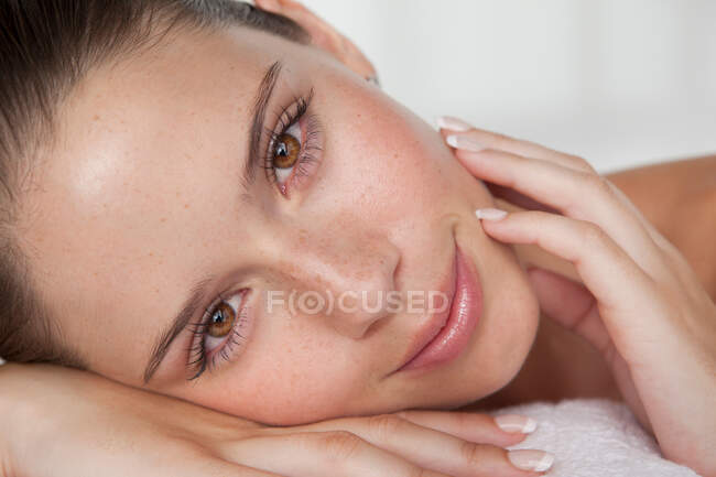 Close up of woman's smiling face — Stock Photo