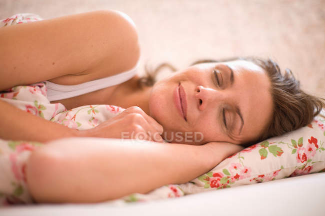Portrait of woman sleeping in the bed — Stock Photo