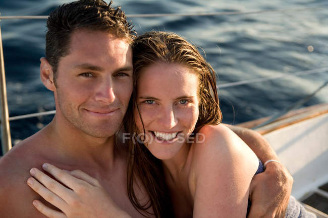 Young couple on sailboat, smiling — Stock Photo