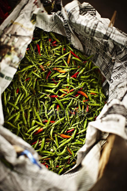 Seau d'emballage de journaux de chili — Photo de stock