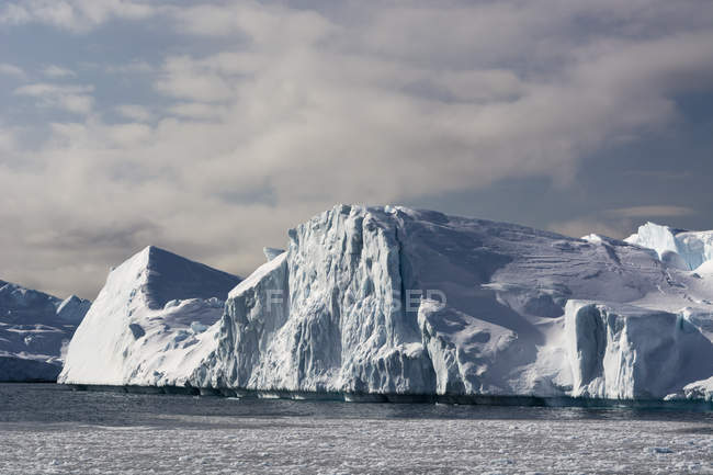 Icebergs em Ilulissat icefjord, Disko Bay, Groenlândia — Fotografia de Stock