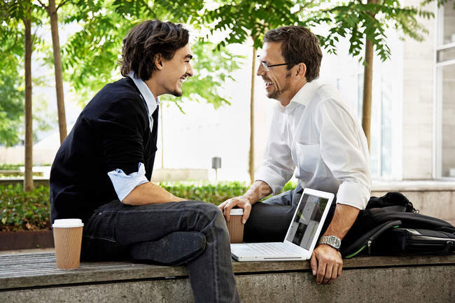 Colleagues having coffee near office — Stock Photo