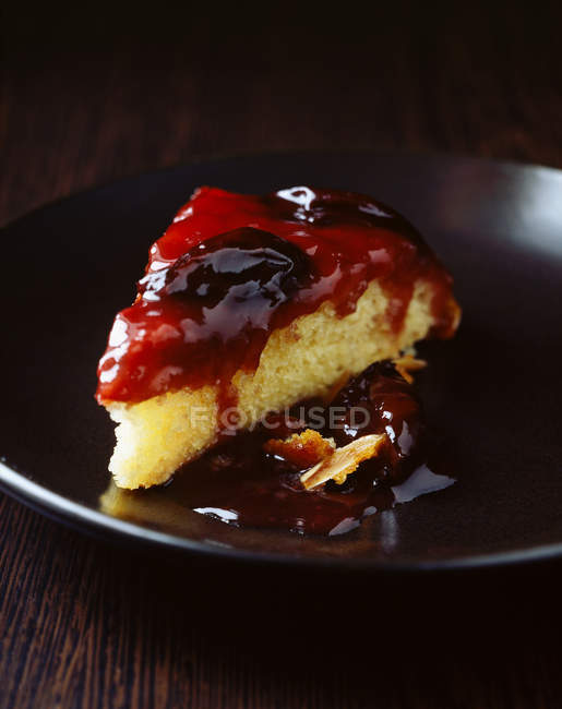 Slice of plum sponge cake served on plate — Stock Photo