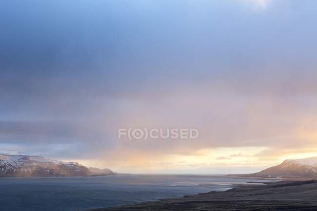 Vue sur le fjord et l'eau — Photo de stock
