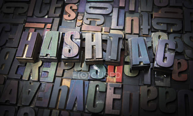 Letterpress letras soletrando a palavra Hashtag — Fotografia de Stock