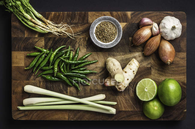 Ingredients for making green curry paste — Stock Photo