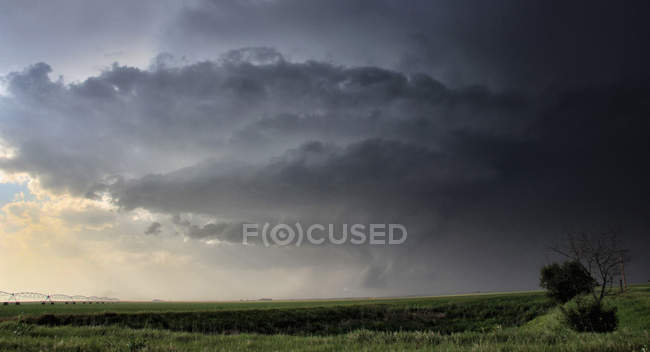 Striated wall cloud bends about updraft base — Stock Photo