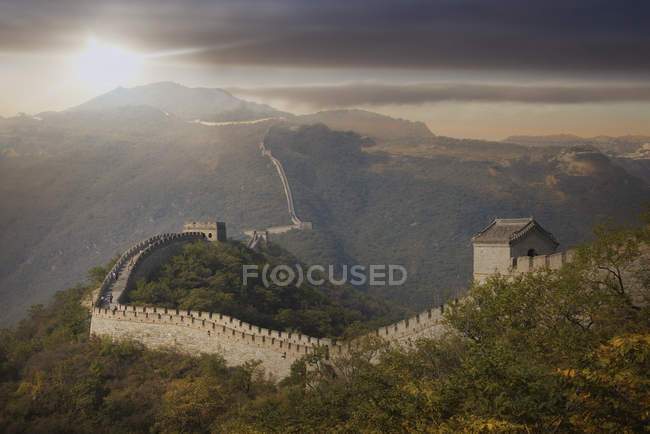 Спостерігаючи видом The Great Wall на Mutianyu, Пекіні, Китай — стокове фото