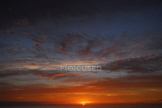 Cielo drammatico e alba all'alba — Foto stock