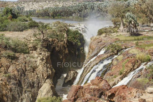 Высокий вид на водопад — стоковое фото