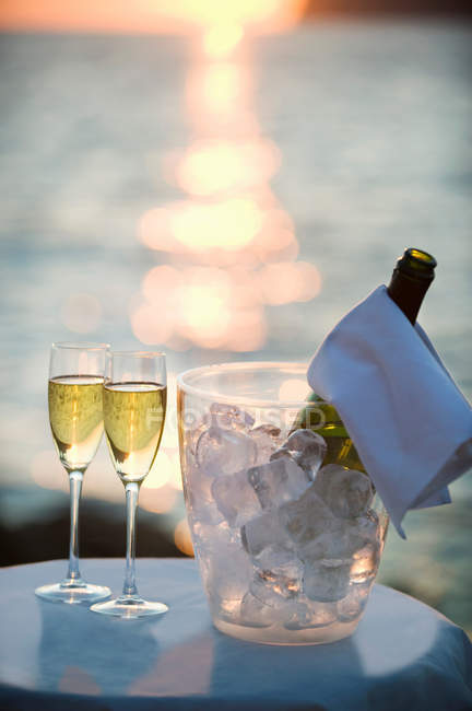 Two glasses of champagne at sunset — Stock Photo