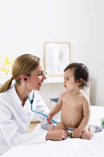 Paediatrician doing assessment of baby boy — Stock Photo