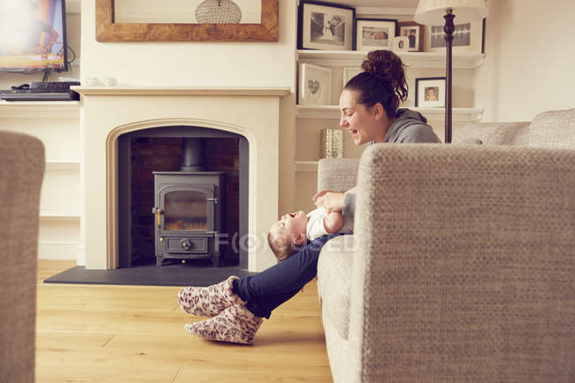 Mother and baby boy playing in living room — Stock Photo