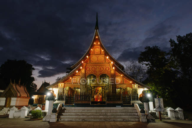 Buddhist temple lighting at night, Luang Prabang, Laos — Stock Photo