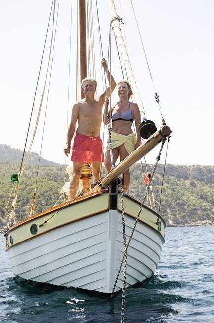 Mature couple sailing on yacht — Stock Photo