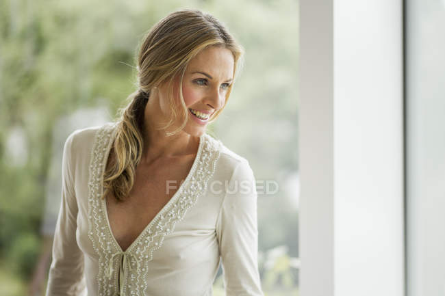 Mature blonde woman looking away, portrait — Stock Photo