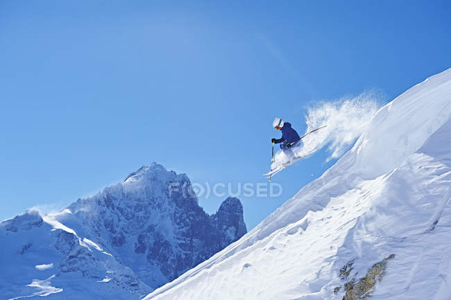 Skier, Chamonix, Франция, избирательный фокус — стоковое фото