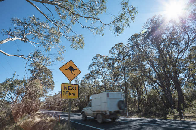 Panneau d'avertissement Kangourou, Nouvelle-Galles du Sud, Australie — Photo de stock