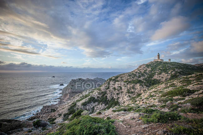 Vista panorámica de la costa, Cagliari, Cerdeña, Italia - foto de stock