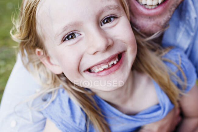 Cropped close up of father and daughter in park — Stock Photo
