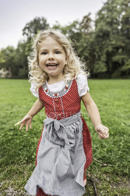 Portrait of young girl in traditional Bavarian costume — Stock Photo