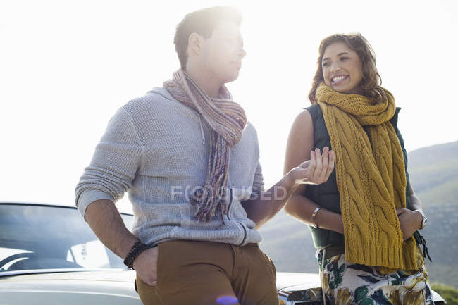 Young couple leaning on car chatting, Cape Town, Western Cape, South Africa — Stock Photo