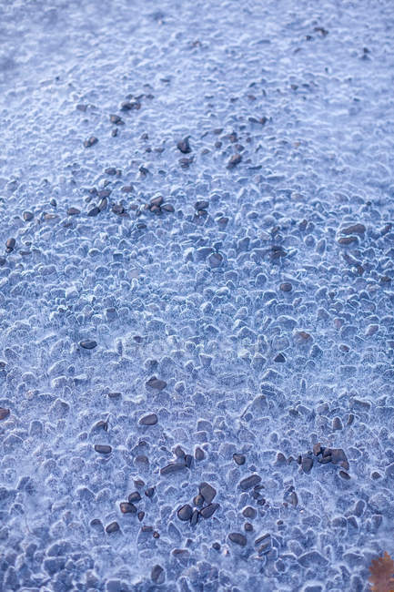 Дыры в слое льда — стоковое фото