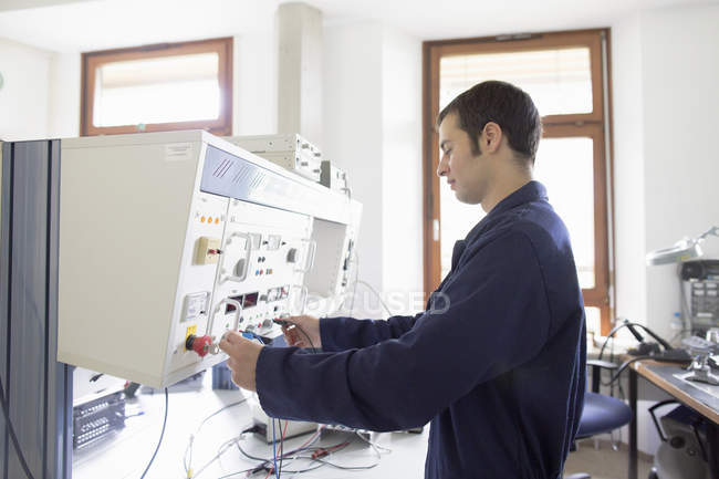 Male electrician testing control panel workshop — Stock Photo