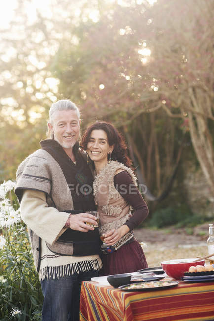 Couple outdoors with food — Stock Photo