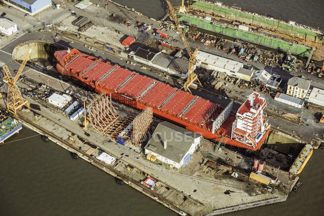 Ship being built in a dry dock — Stock Photo