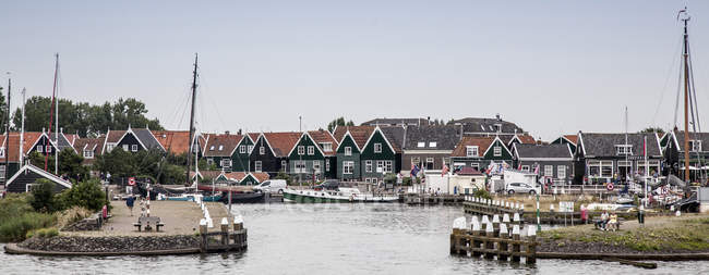 Houses, harbor and sailing boats, Marken, Netherlands — Stock Photo
