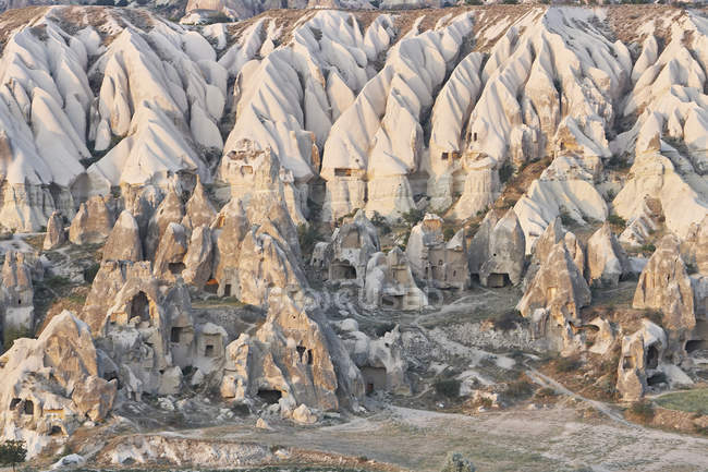 Formations rocheuses habitations, Cappadoce, Anatolie, Turquie — Photo de stock