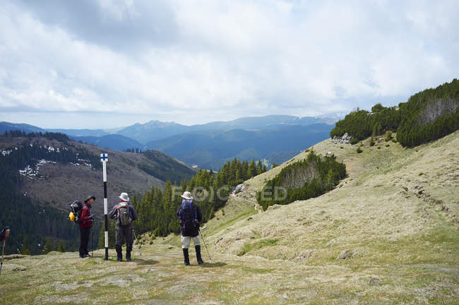 Three hikers, Bucegi Mountains, Transylvania, Romania — Stock Photo