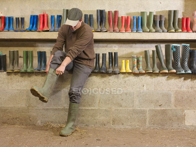 Фермер надіти чоботи Веллінгтона — стокове фото