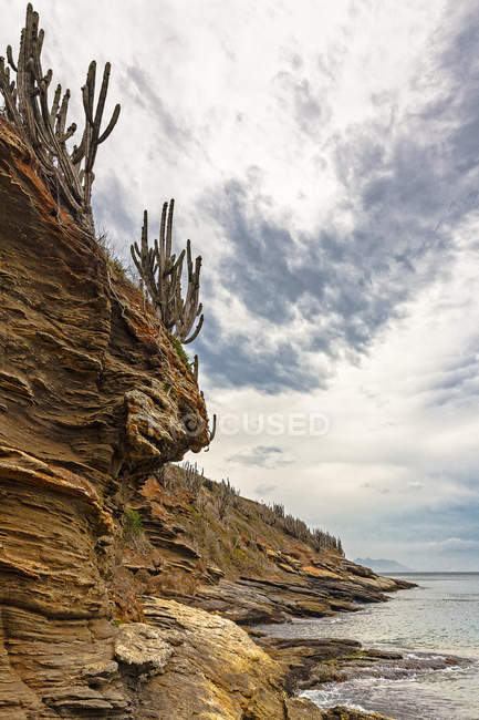 Rochas costeiras erodidas, Fernandes, Búzios, Rio de Janeiro, Brasil — Fotografia de Stock