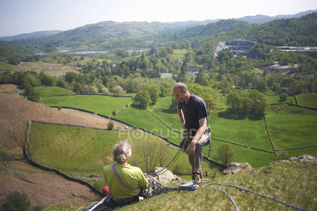 Rock climbers on hillside chatting — Stock Photo
