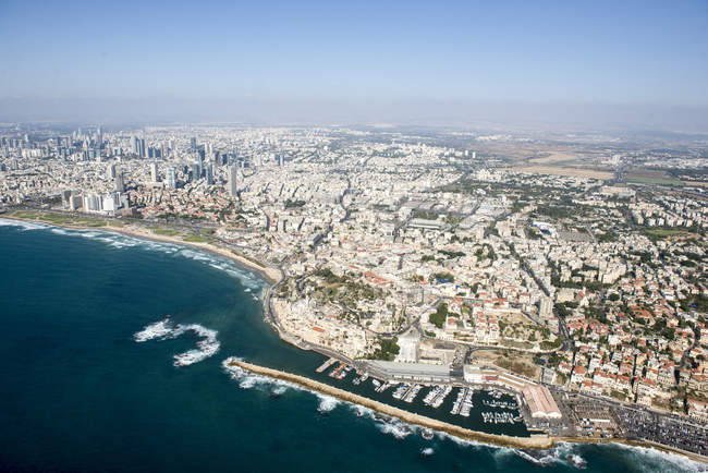 Вид с воздуха на побережье и порт Старый Яффо, Израиль — стоковое фото
