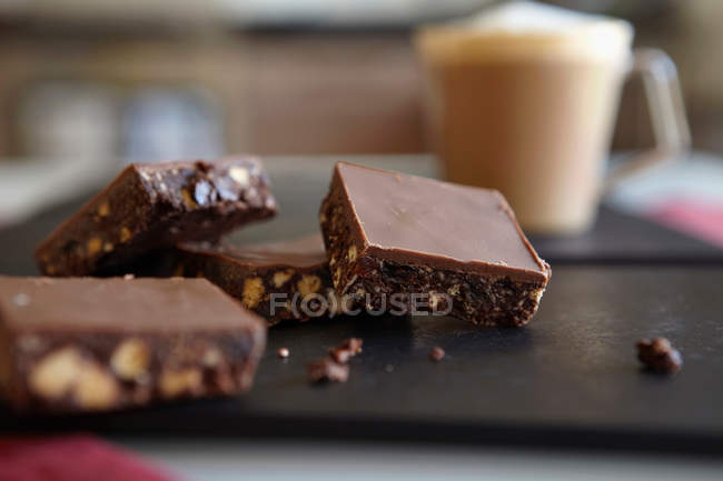 Brownies de chocolate na mesa — Fotografia de Stock