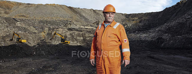 Portrait of mature quarry worker in quarry site — Stock Photo