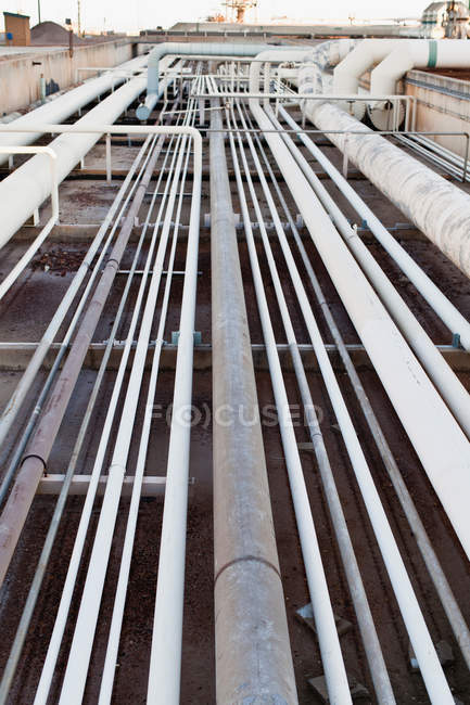 Visão de alto ângulo da infra-estrutura da refinaria de petróleo — Fotografia de Stock